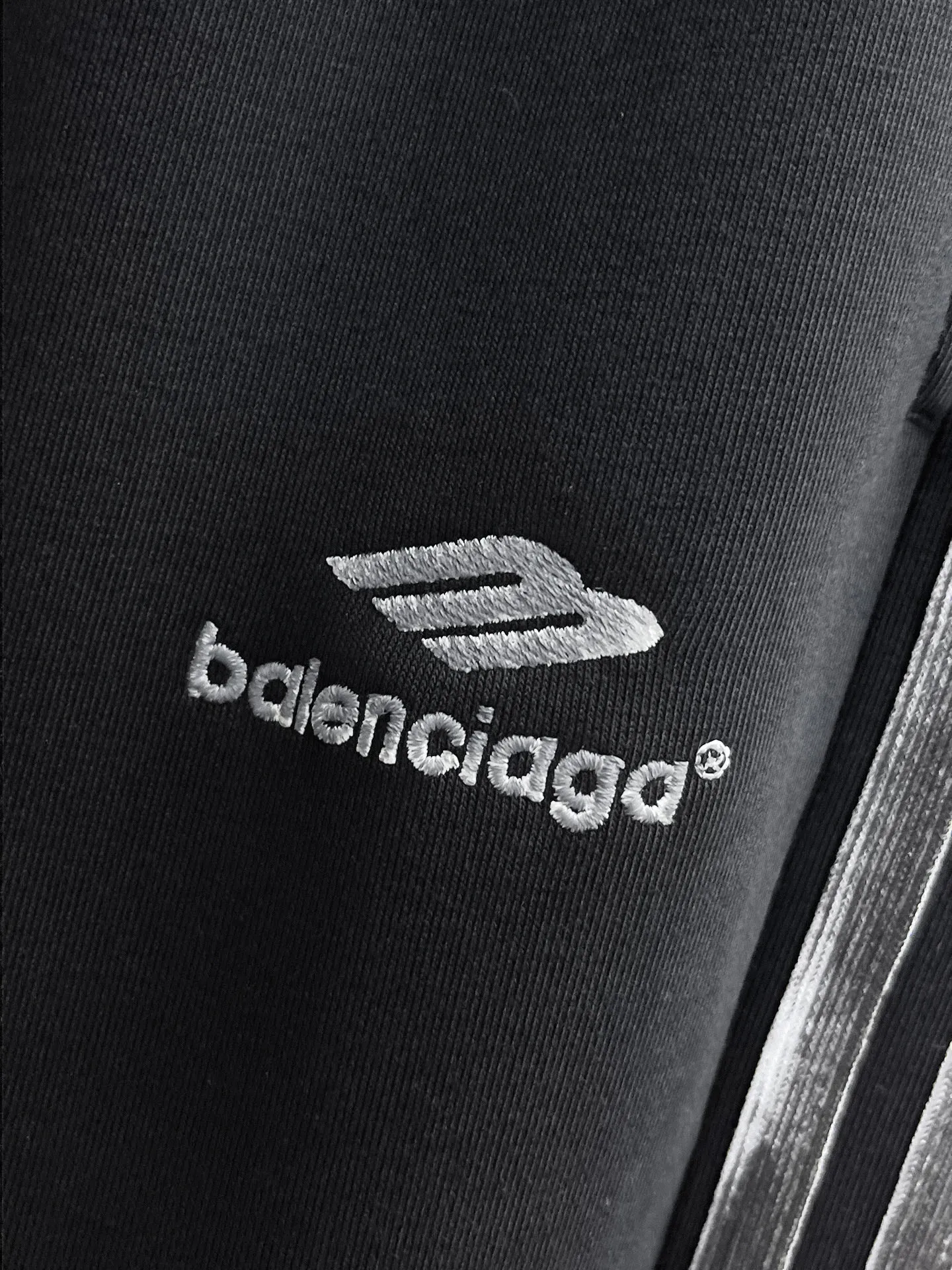 Balenciaga 🆕2026 Autumn and Winter New Arrival Casual Pants! 🎁On sale simultaneously on the official website. Brand Classic LOGO casual pants, customized fabrics, excellent comfort and strong touch. Highly recognisable, perfect appearance and craftsmanship. Size:M-3XL